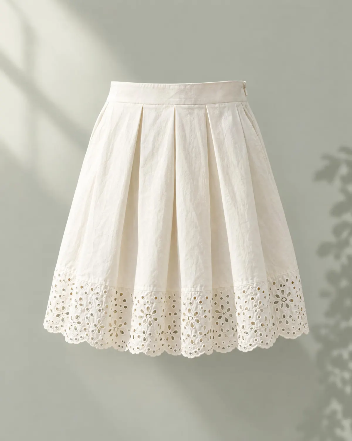 Box-Pleat Pocket Skirt in white, front view